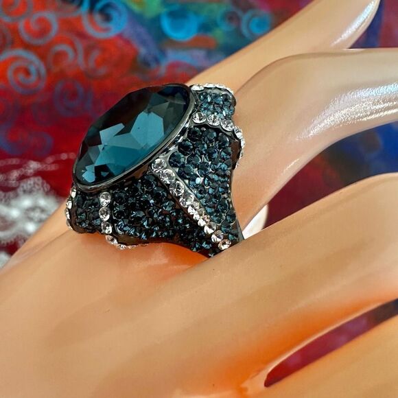 Akkad Bold Blue Crystal Statement Ring - Picture 2 of 11